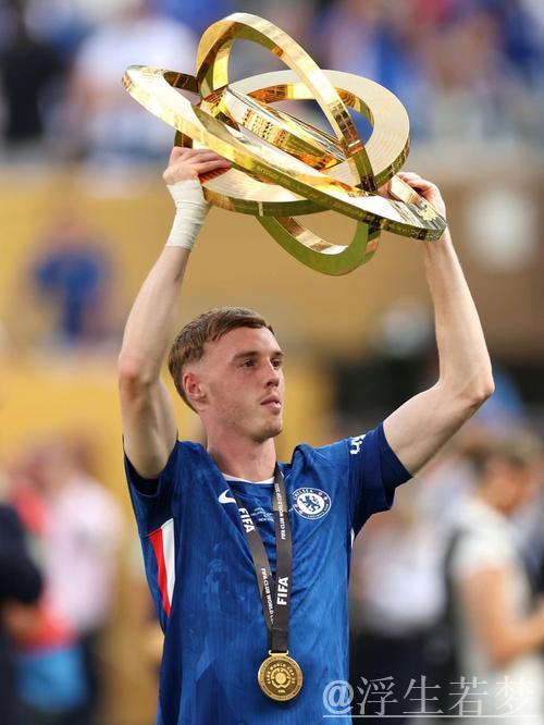 帕尔默2球1助闪耀切尔西3-0大胜巴黎，被评全场最佳