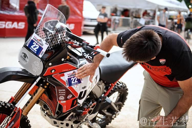 摩托车极限挑战：勇闯欧洲矿山耐力赛