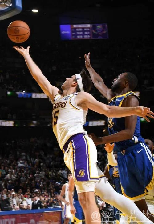 里夫斯三分绝杀 手感火热展现实力 里夫斯三分绝杀 手感火热展现实力