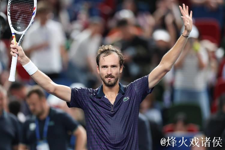 澳网:梅德韦杰夫顺利挺进男单第三轮 澳网:梅德韦杰夫顺利挺进男单第三轮